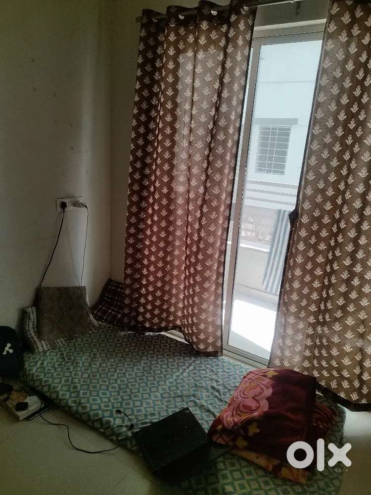 Flatmates required Male ( 1 or 2 )