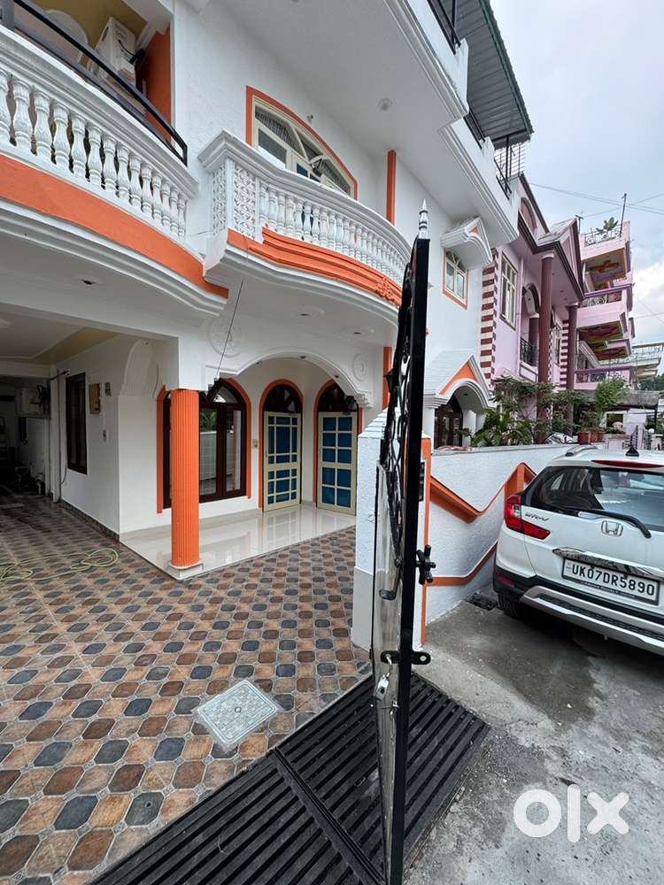 Independent floor with parking