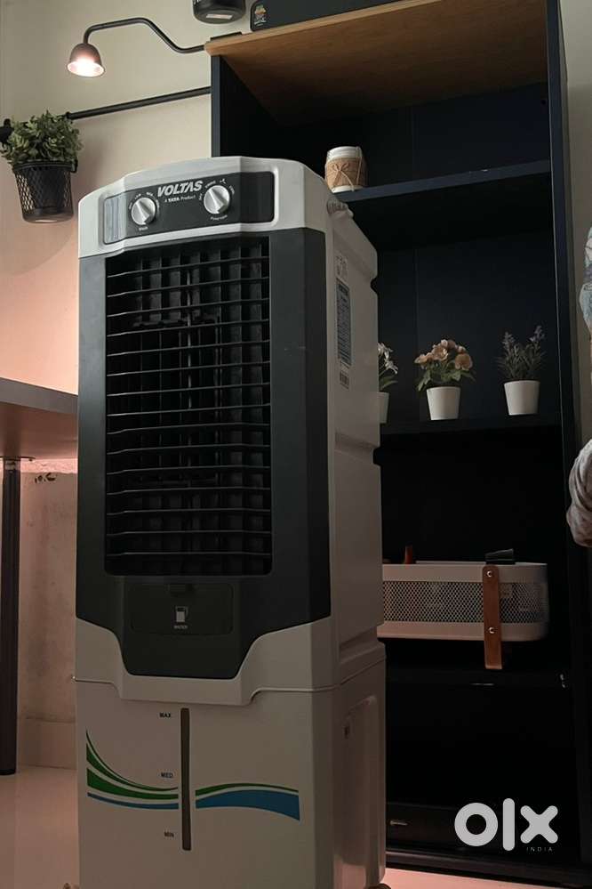 Powerful air cooling, 25 liter tank capacity, ice chamber/water level