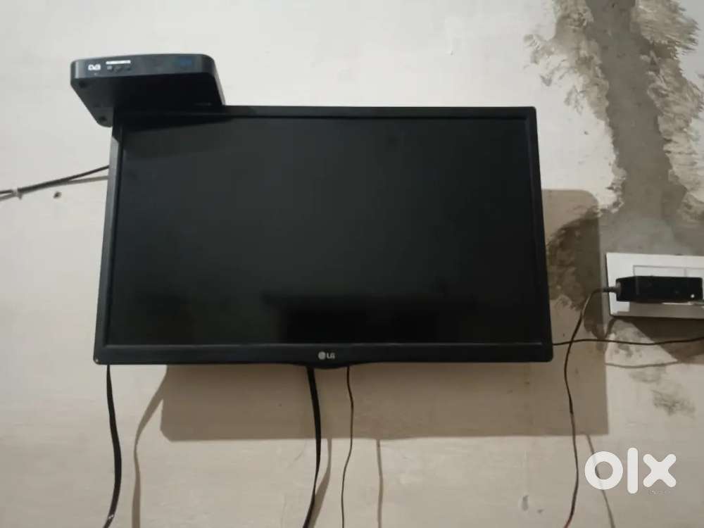 L.E.D T V L.G 24 inchi bilkul used nhi kree hai 2 year purani hai