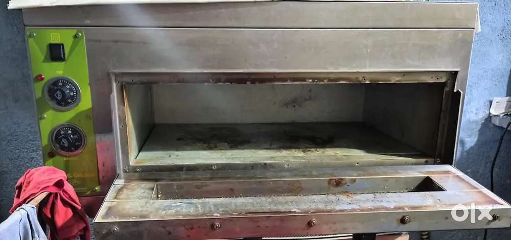 Single tray deck oven