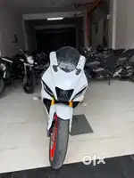 YAMAHA R15 V4 Mettalic White 2024