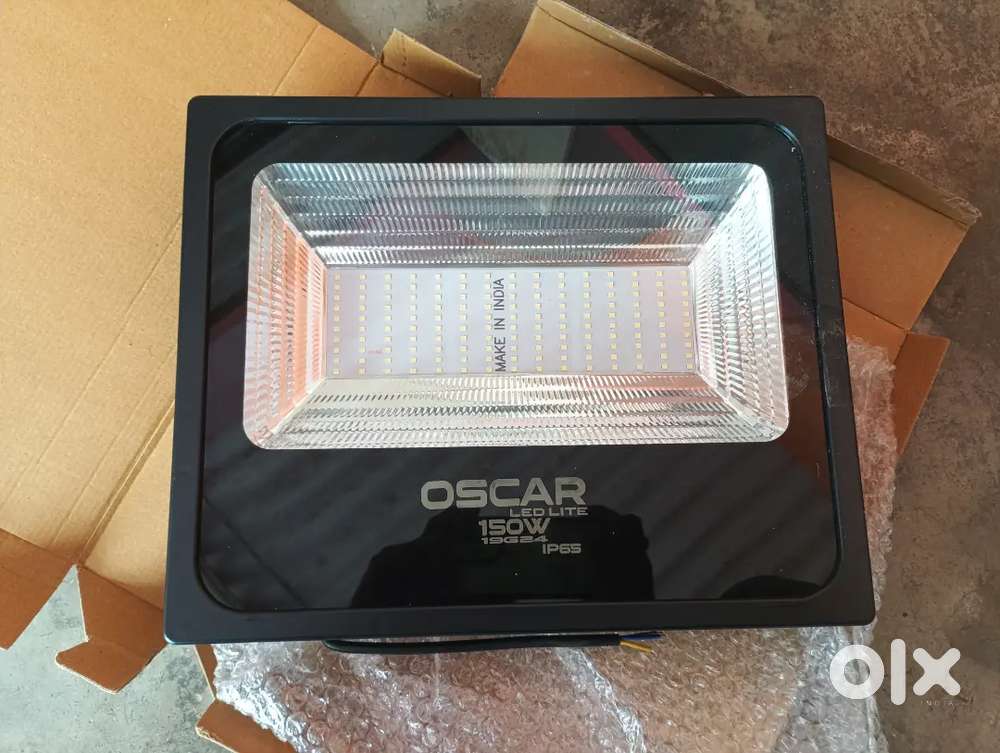 2 nos new Led 150w for  sala