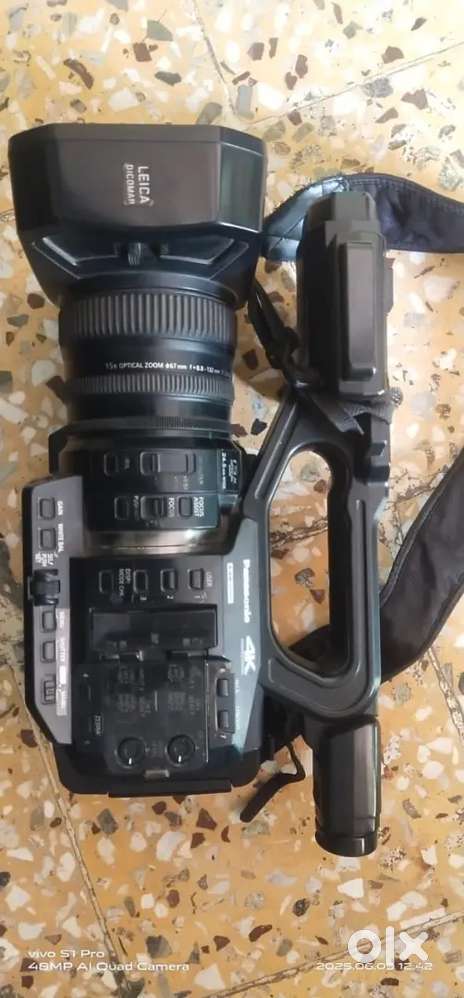 Panasonic ux90 4k camera