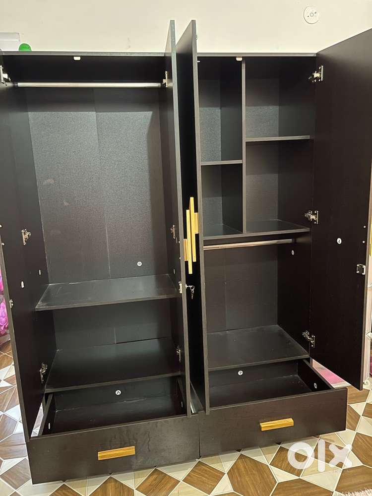 4 Door Wardrobe In Wenge Finish with 2 Drawers