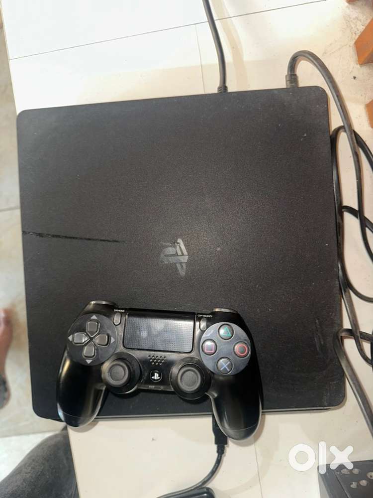 ps4 slim 1TB with controller