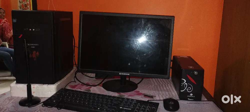 Ya ek computer Hai Jo Main bechna chahta Hun kuchh mesCPU UPS