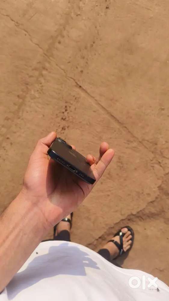 iPhone 15 128gb all og battery 83% back panal crack bil box only 33500