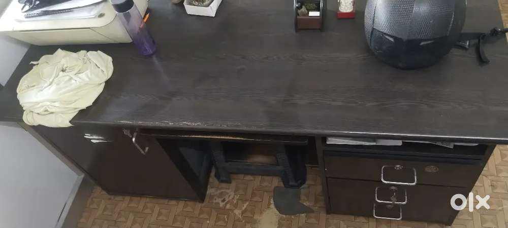 Computer table