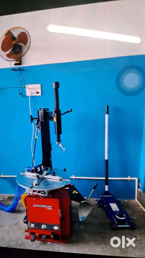 Car tyre Alignment technician