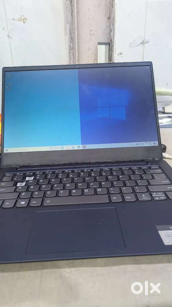 Lenovo  LAPTOP-6C3HPIT