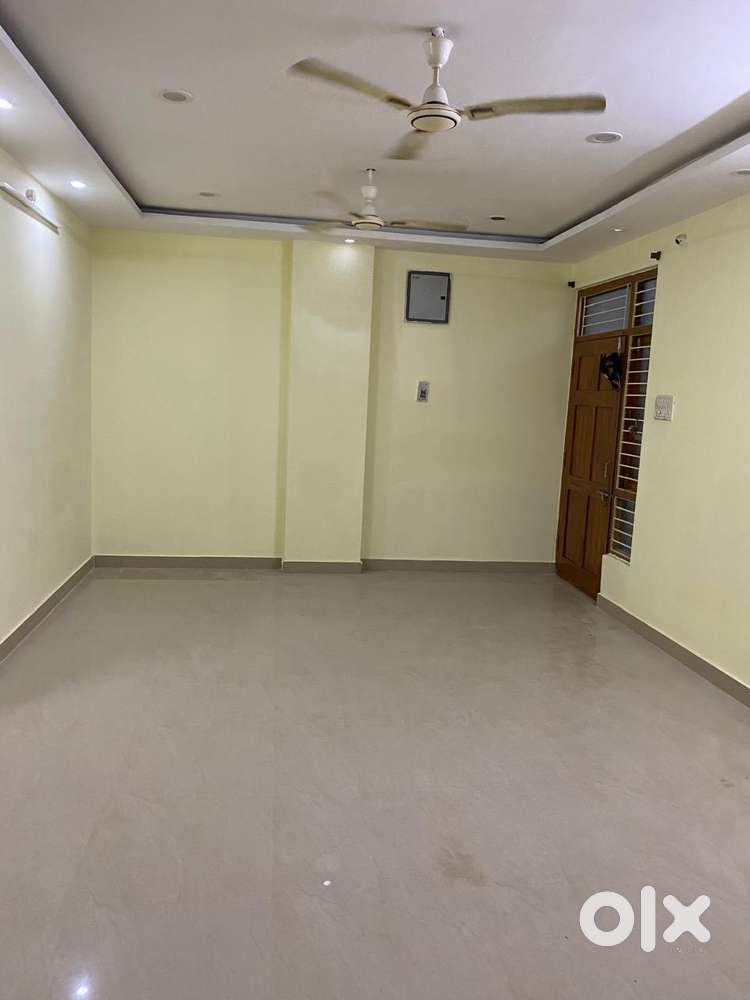 3 BHK Flat for rent 2 min from azaan school Tolichouki