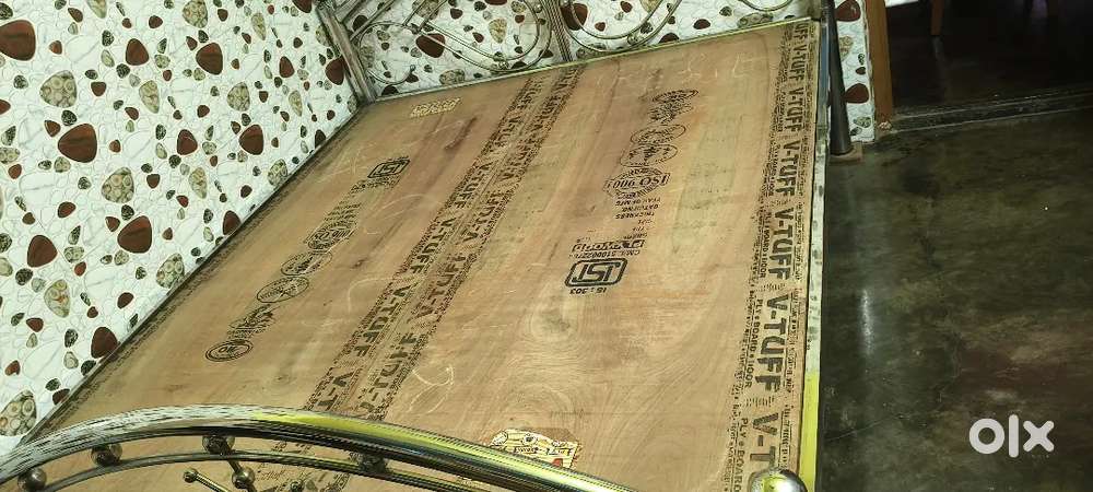 Very Good Condition bed