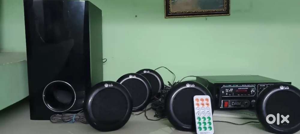 LG home theatre speaker with amplifier and remote scratch less