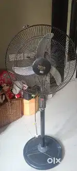 Standing Farata Fan Remi Brand Super Air