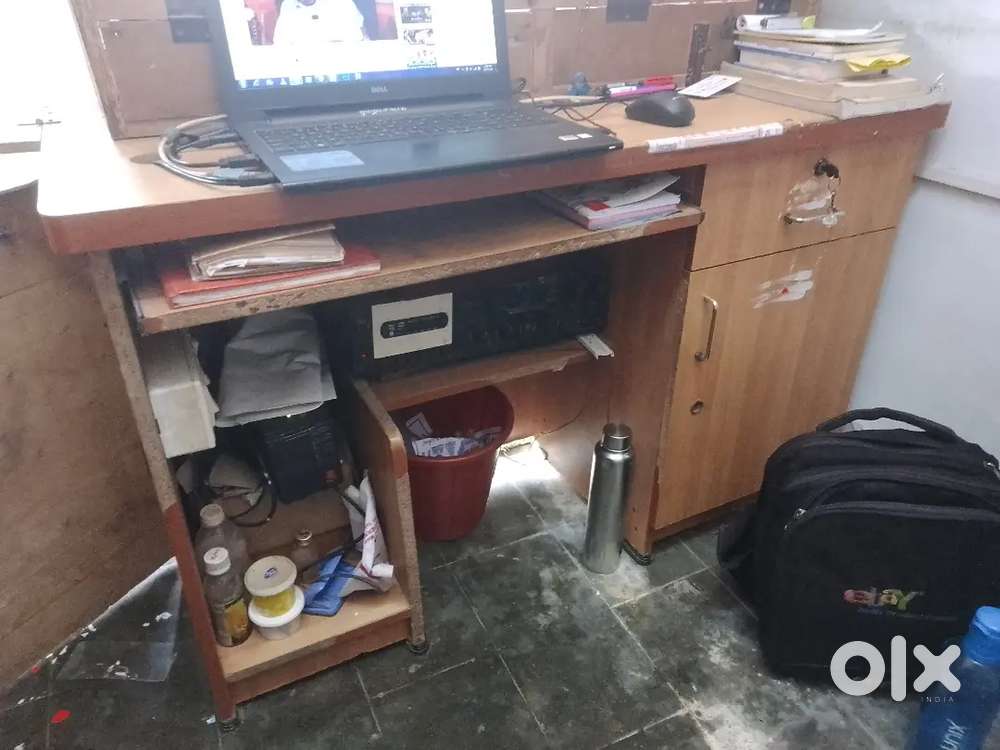 Computer table