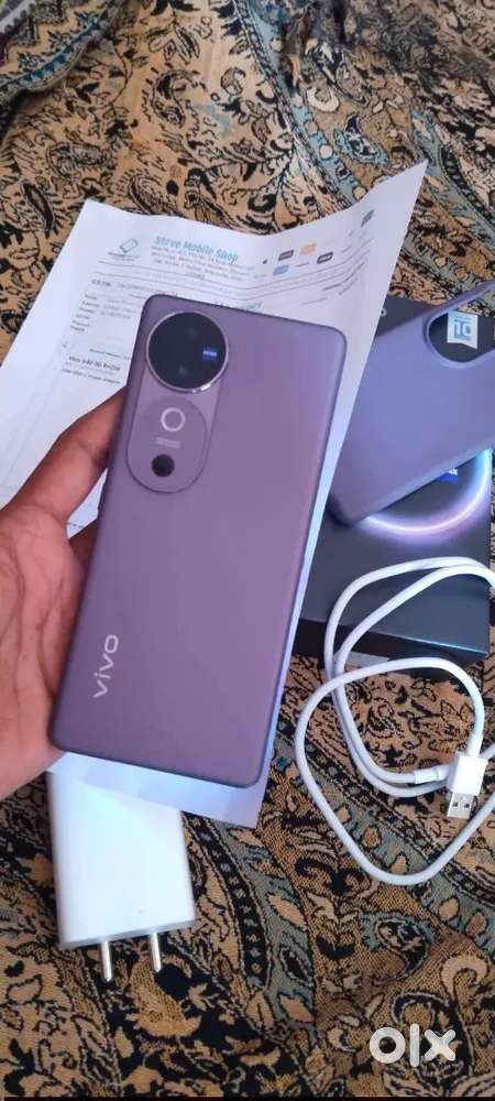 Vivo v 40 5g good condition