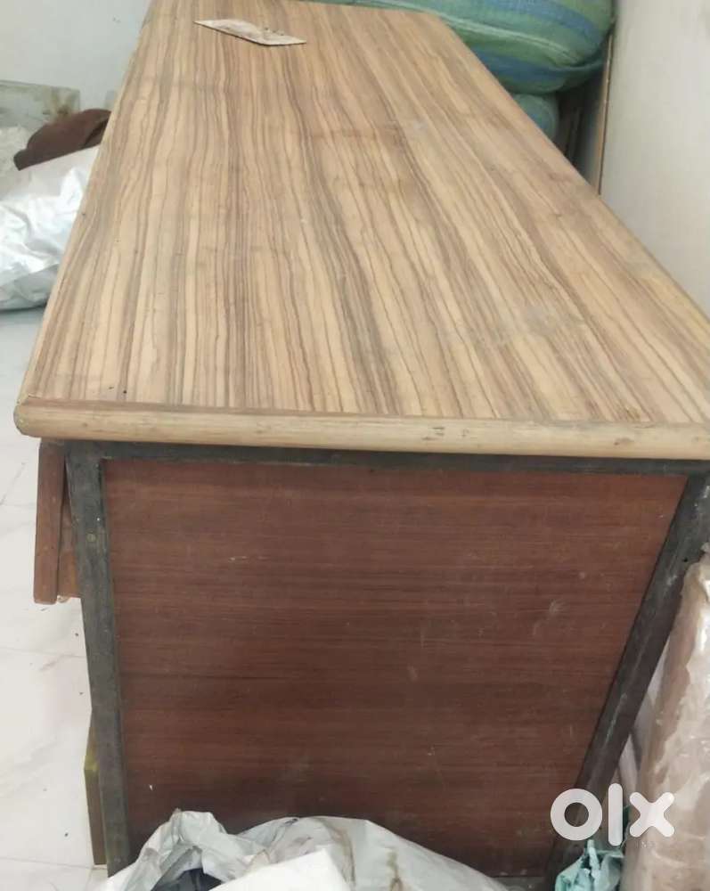 Office Table At the reasonable rate second hand office Table