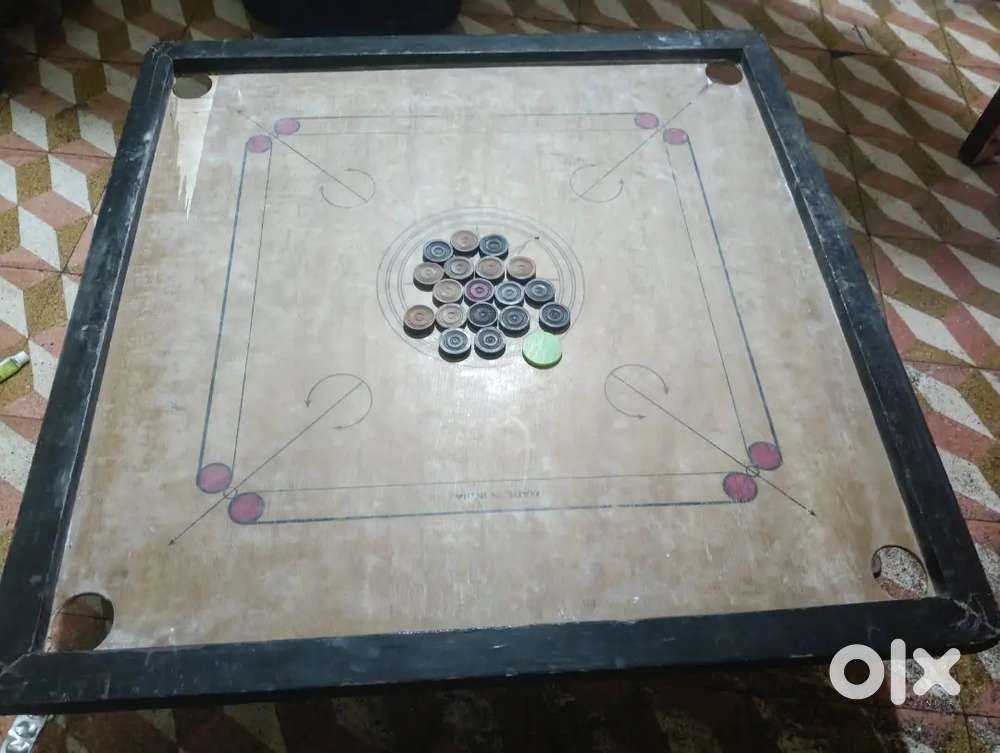Carrom board