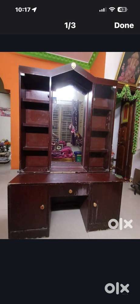 SELLING GOOD CONDITION DRESSING TABLE