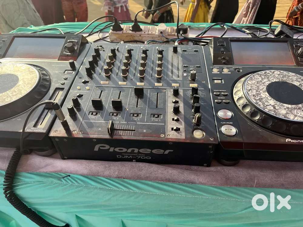Pioneer xdj 1000 mk2 and pinoneer djm 700