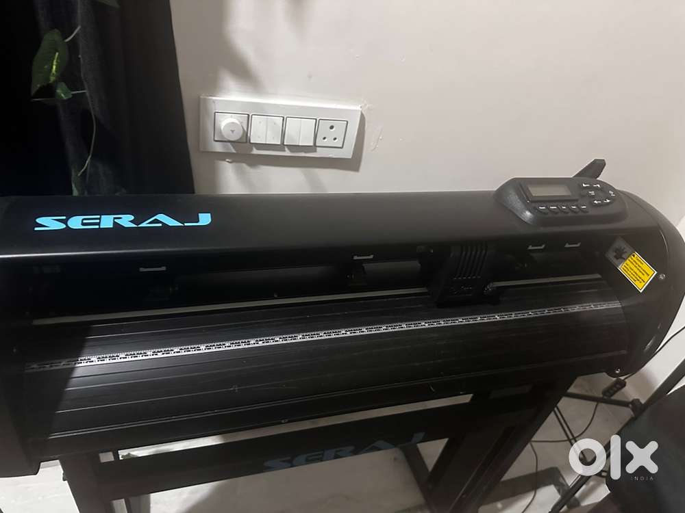 Saga sticker cutting machine