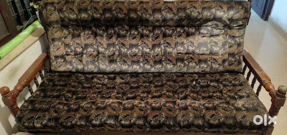 Sofaset available
