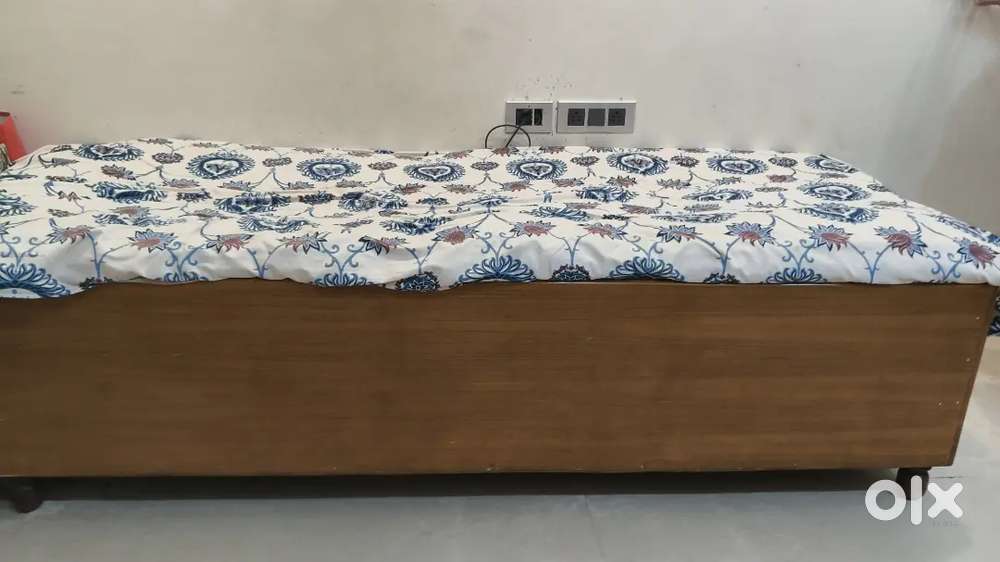 Diwan cum single bed