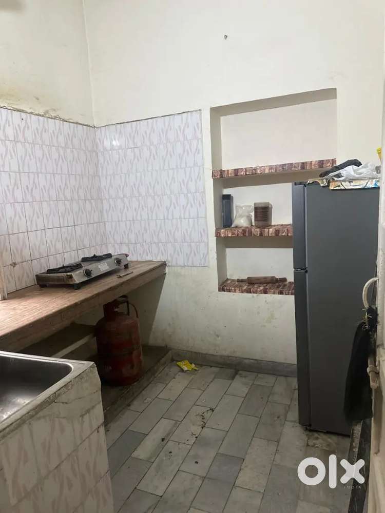 Male roomate needed urgent fully independent room