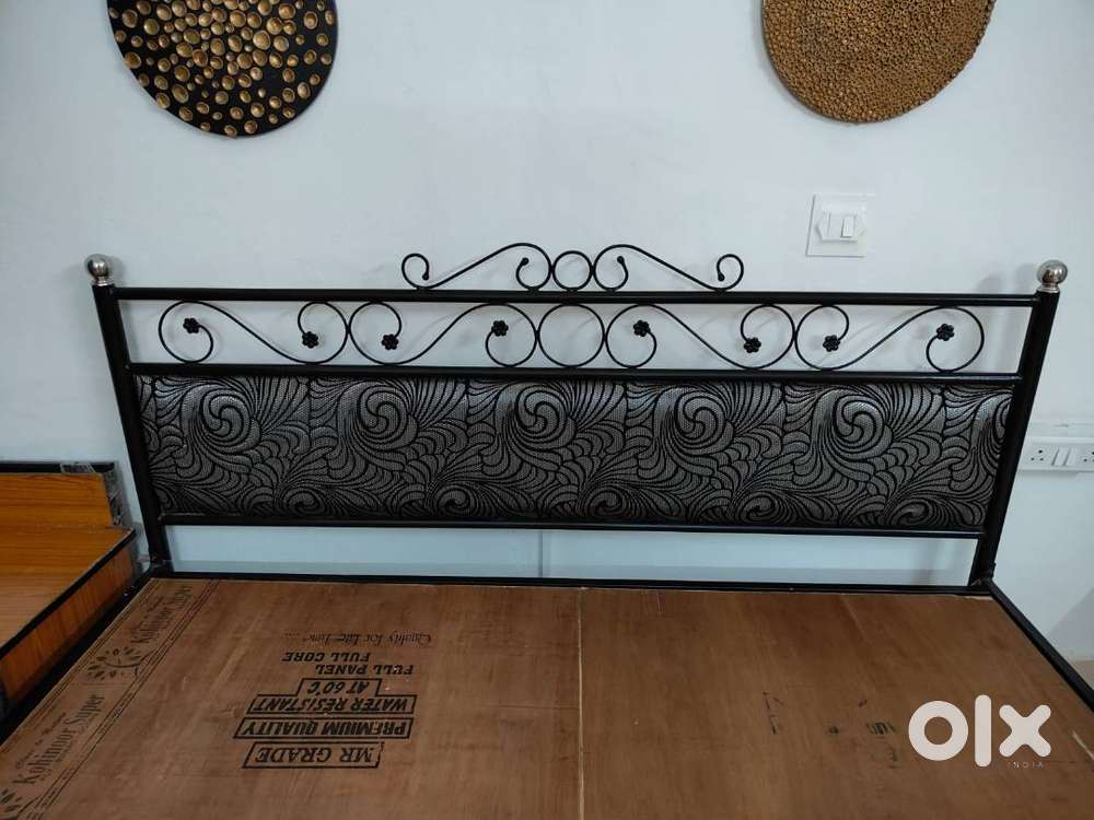 Metal Bed Frame + Plywood — King Size— Good Condition