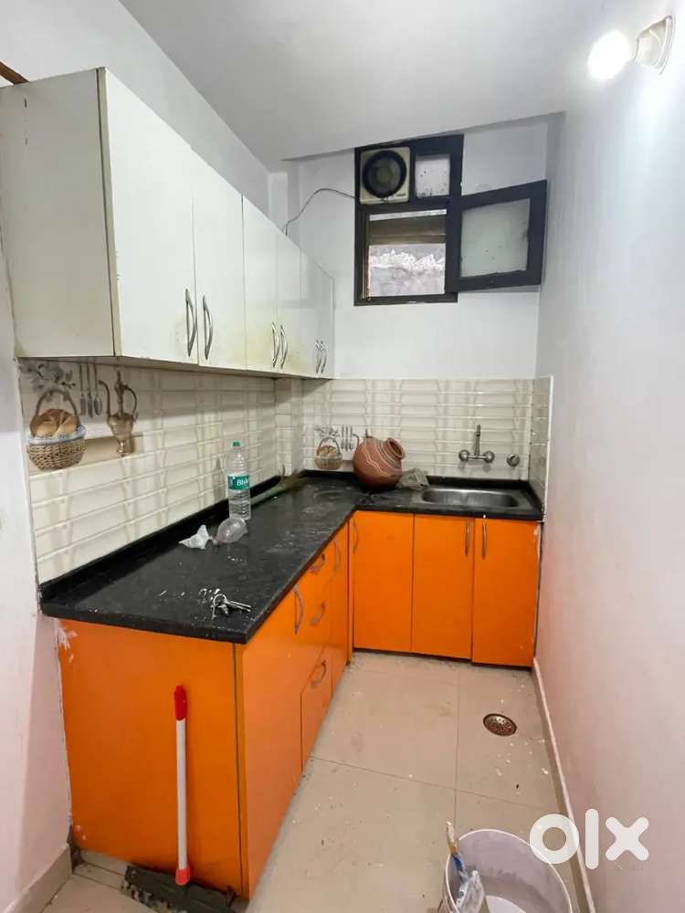 1 bhk semi furnished flat available for rent near saket metro station