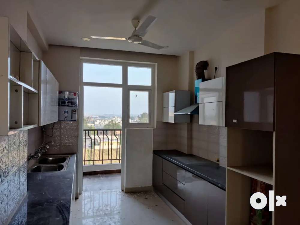 4bhk fully furnished flat available for sale