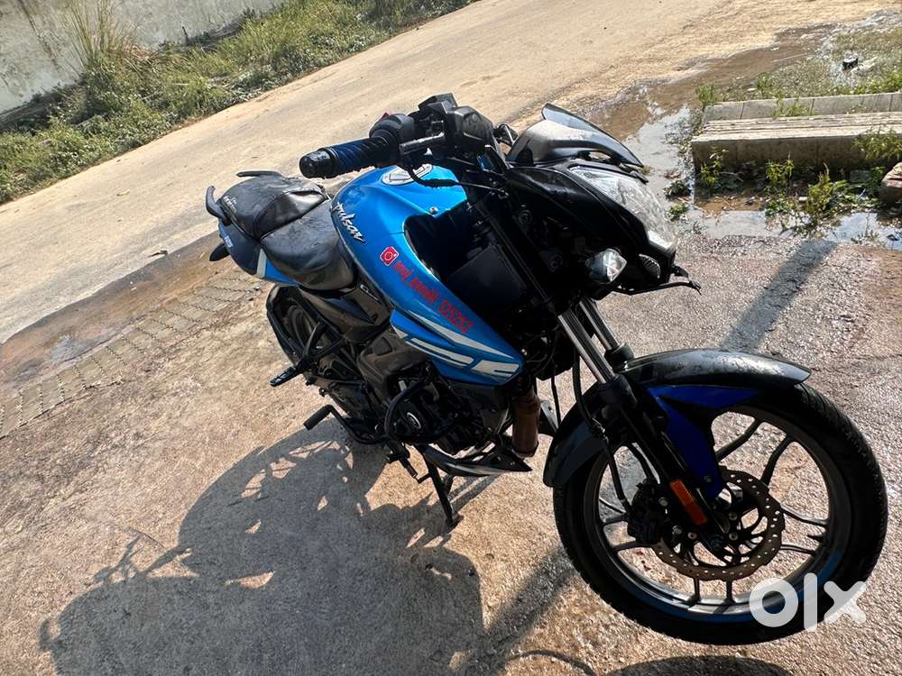 Puri bike new hai 24 model hai chalane vala koi nhi hai  UP70 no hai