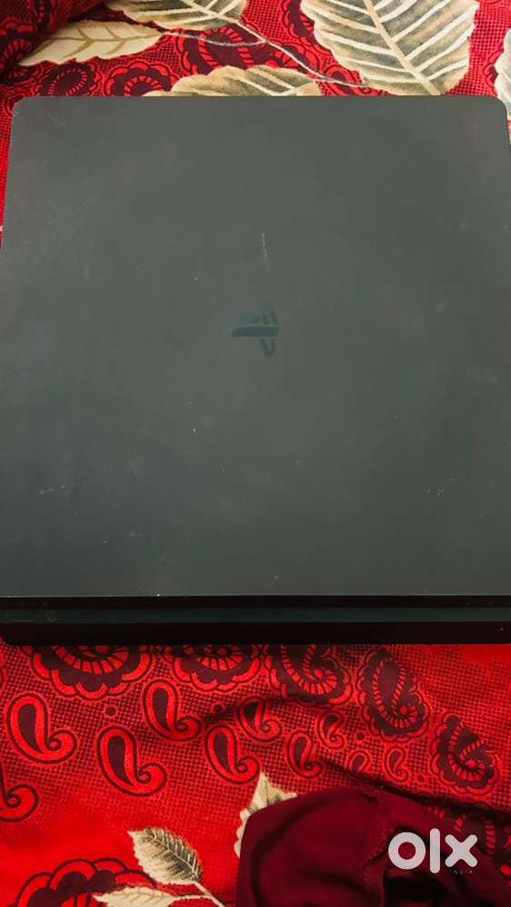 PS4 slim 500GB SUPER CONDITION LIKE NEW