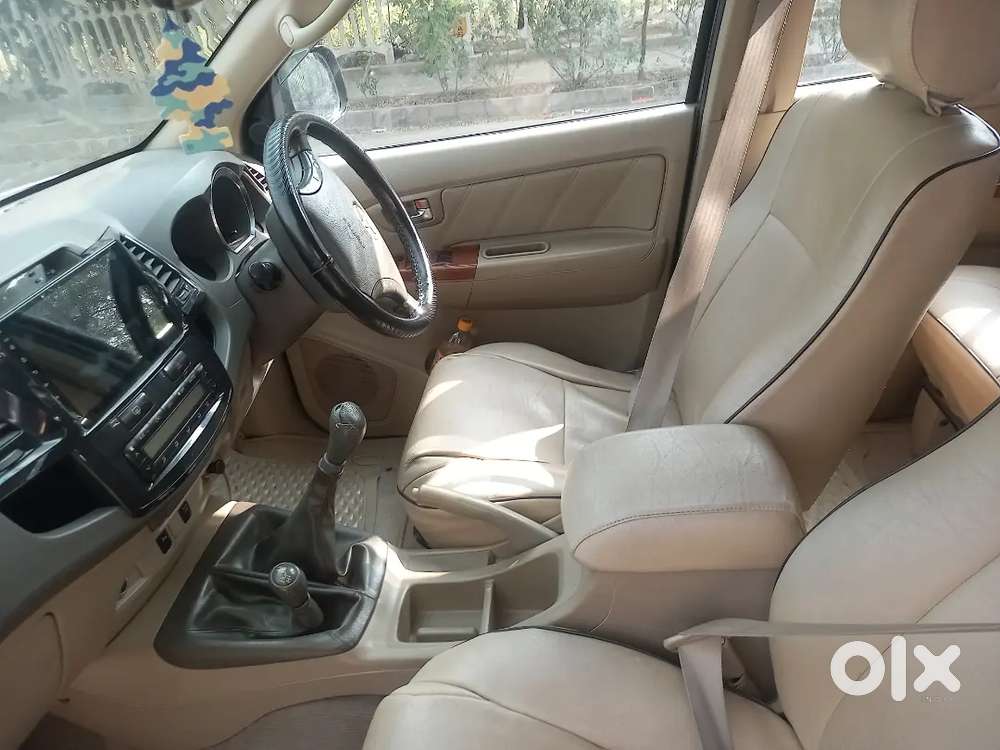 Toyta fortuner Looking Very good and new aloy weel