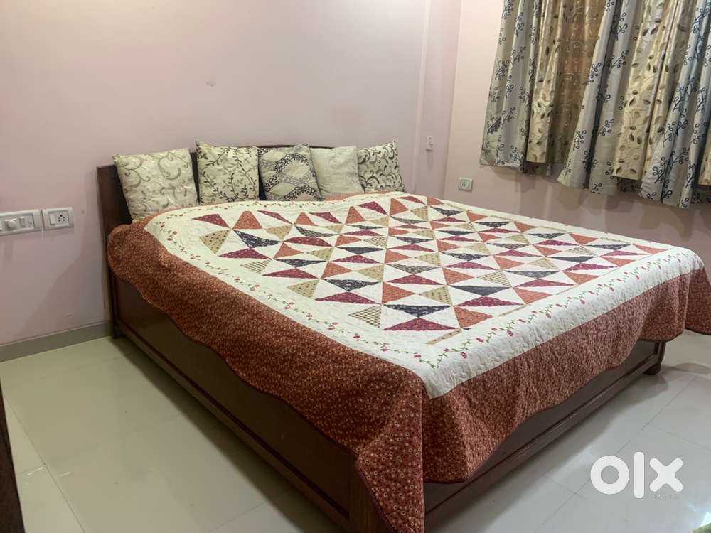 King size Bed - 6x6 ft with storage capacity