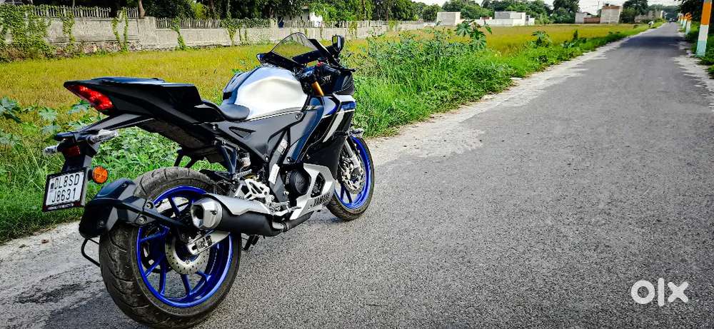 Yamaha R15 M