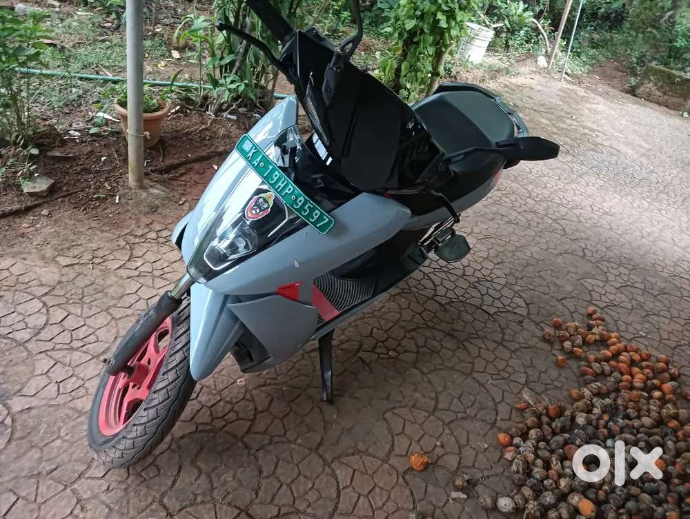 Scooter  Still Under  Warranty. Just Runned  32000km, Single owner