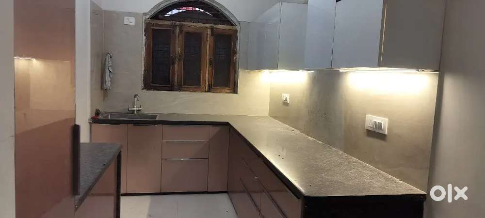 3bhk independent house with car parking available for rent