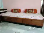 Shetty with mattress 7 feet x 2.5 feet