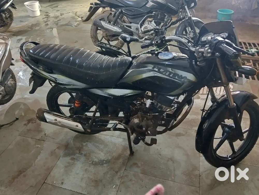 सेल करना है दो-तीन बाइक है इसलिए