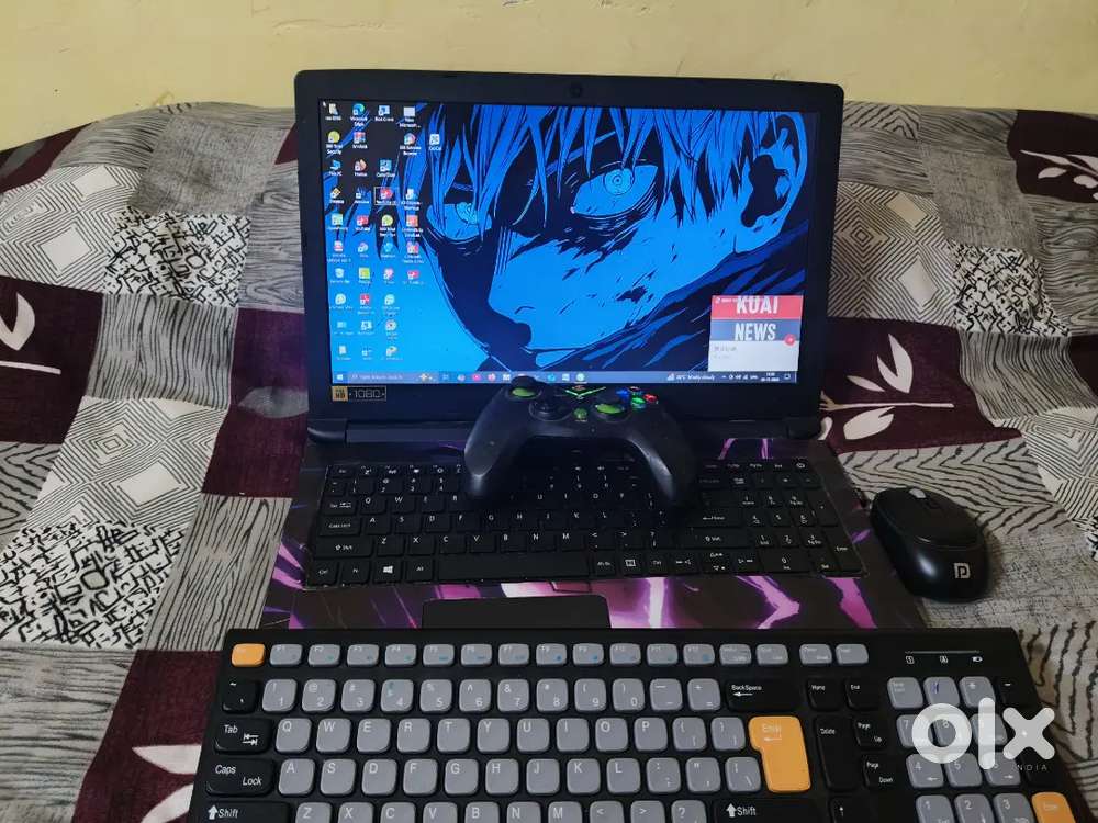 Acer Laptop with bluetooth keyboard mouse and Gamepad
