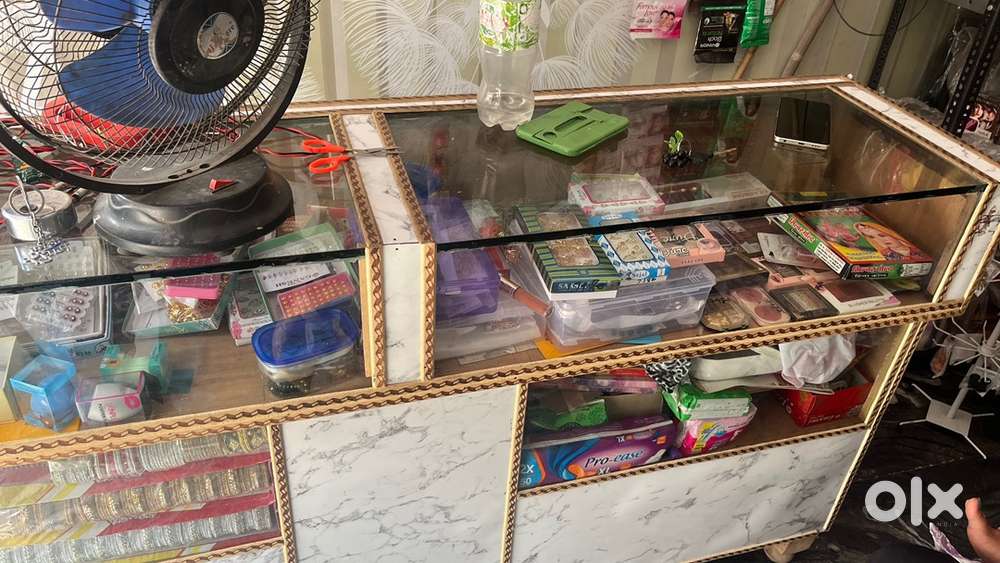 Glass display counter