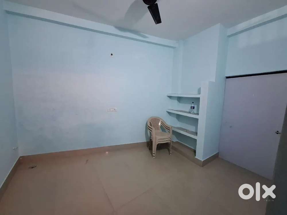 Girl flatmate required