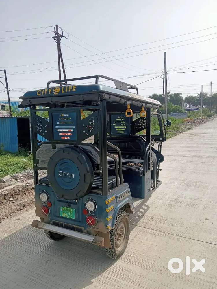 Avashyakta hai anubhavi driver ki , jise e-rickshaw chlana aata ho