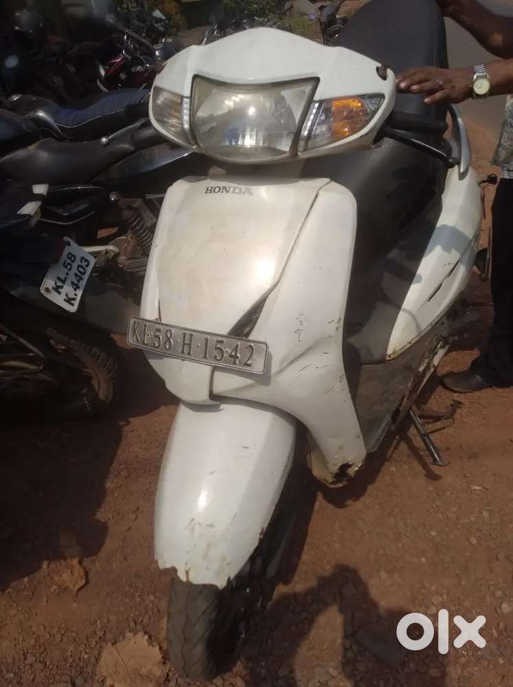 Honda Activa HET, running condition.not negotiable. side panel damged.