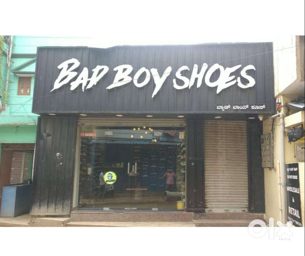 Established & succesful Shoe Store (Online & Offline) for sale