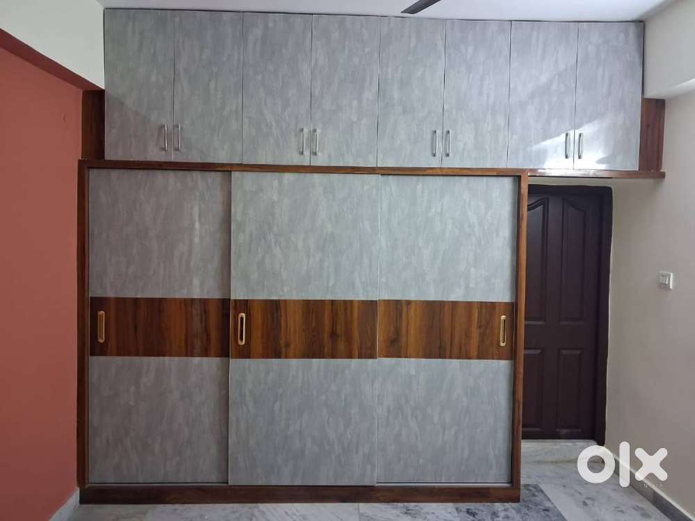 North-East facing  Semi-furnished 3 BHK 1350sft Flat at Manikonda