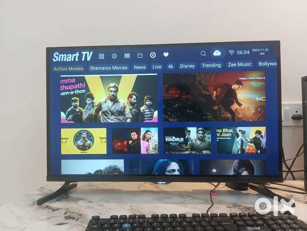 32 inch smart tv with5 month warranty left  in a good condition