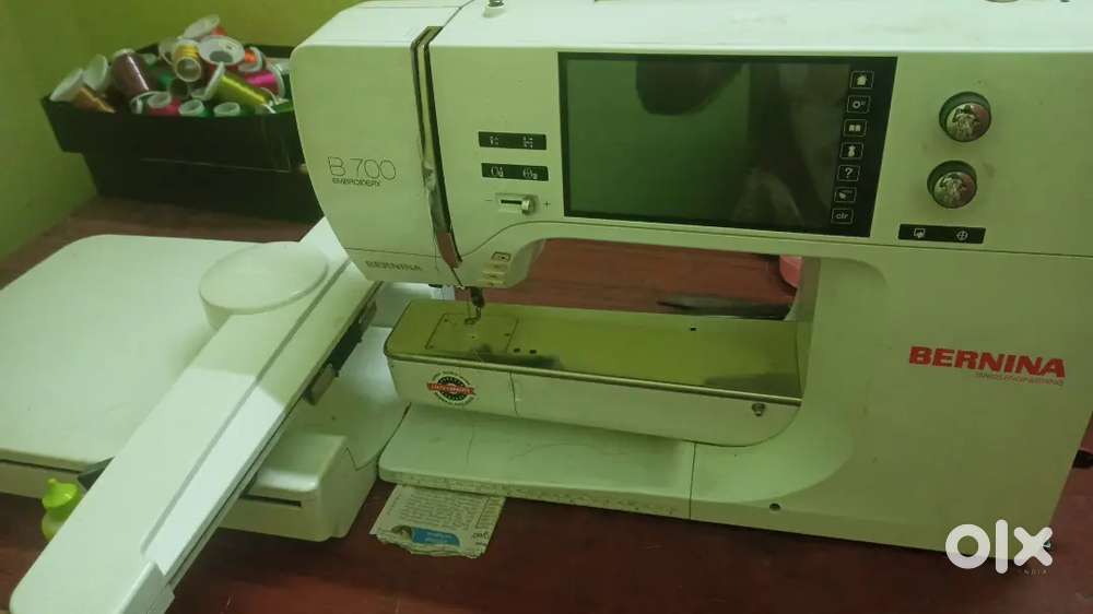 Embroidery machine bernina 700